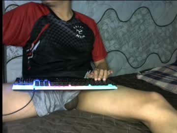 Mlkdomundo Chaturbate stream image from December 25, 2024