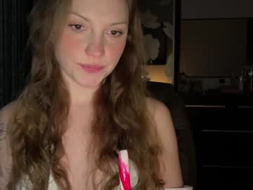 Skyrosie Chaturbate stream image from December 25, 2024