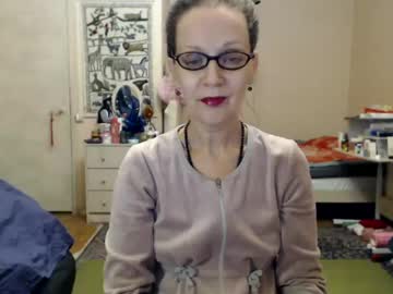 Kiuminberry Chaturbate stream image from December 25, 2024