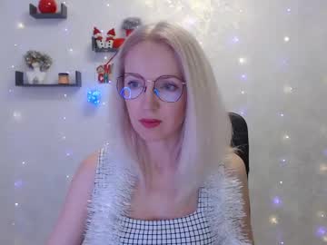 Luckcristal Chaturbate stream image from December 25, 2024
