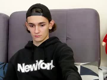 Jonny_Doss Chaturbate stream image from December 25, 2024