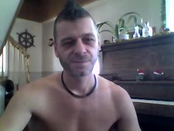 Maxthewolf Chaturbate stream image from December 25, 2024