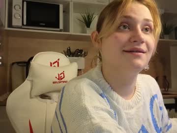 Kittysnows Chaturbate stream image from December 25, 2024