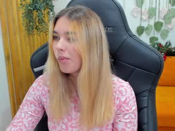 Kristinastoney Chaturbate stream image from December 25, 2024