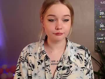 0uralexa Chaturbate stream image from December 25, 2024