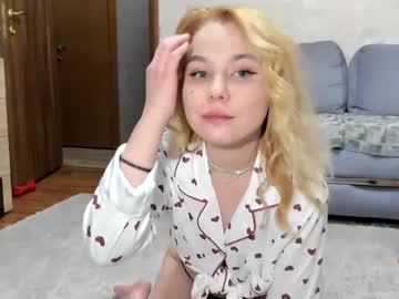 Mindyfly_ Chaturbate stream image from December 25, 2024