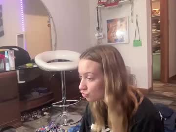 Carlyy13 Chaturbate stream image from December 25, 2024
