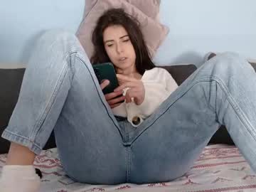 Dara6761 Chaturbate stream image from December 26, 2024