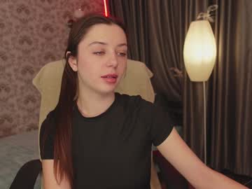 Dinacandy Chaturbate stream image from December 26, 2024