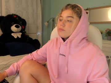 Alaia_Greyy Chaturbate stream image from December 26, 2024
