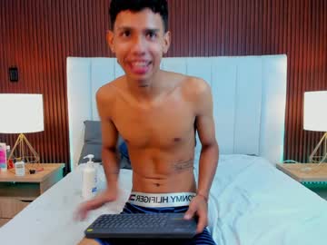 Avril_Evansgb Chaturbate stream image from December 26, 2024