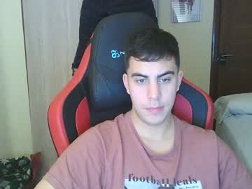 Aaronlavine Chaturbate stream image from December 26, 2024