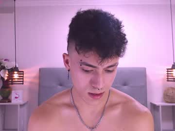 Edutwinkxxx Chaturbate stream image from December 26, 2024