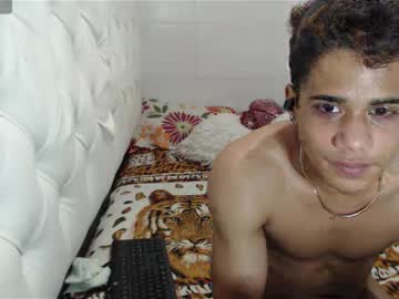 Zeuz_Youn_Hot Chaturbate stream image from December 26, 2024