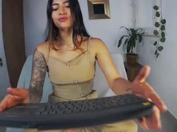 Moonie_Baddie Chaturbate stream image from December 26, 2024