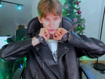 Yooung_Kitten Chaturbate stream image from December 27, 2024