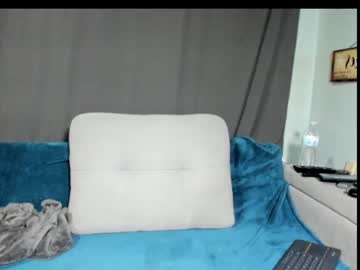 Roxihazeleyes Chaturbate stream image from December 27, 2024