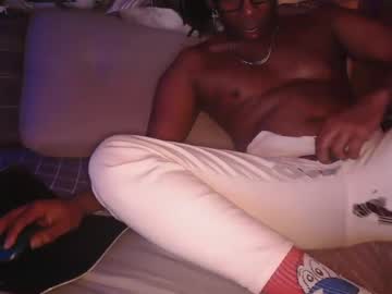 Skyonetoo3 Chaturbate stream image from December 27, 2024