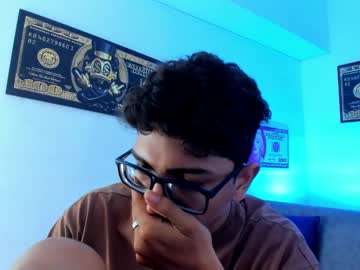 Tylerwhiite_ Chaturbate stream image from December 27, 2024