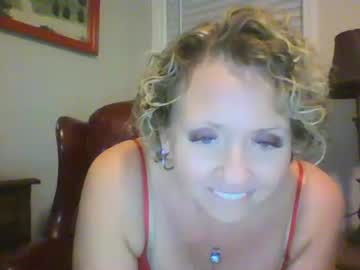 Momnxtdoor Chaturbate stream image from December 27, 2024
