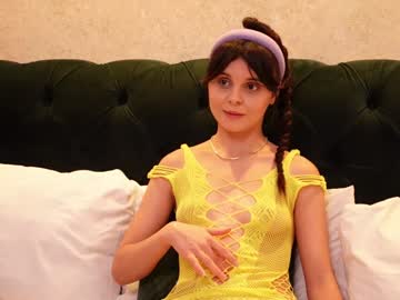 Milenalynn Chaturbate stream image from December 27, 2024