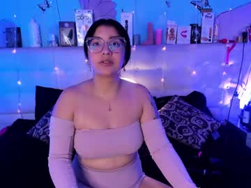 Prettyviiolett Chaturbate stream image from December 27, 2024