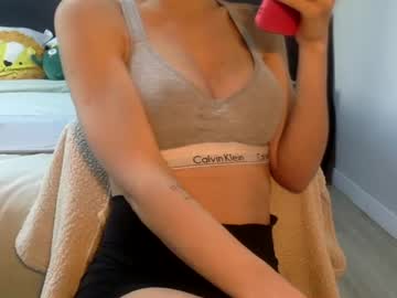 Suzysummerrrrrrrrr Chaturbate stream image from December 27, 2024