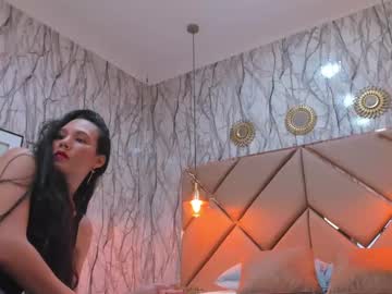 Nicolle_Milf Chaturbate stream image from December 27, 2024