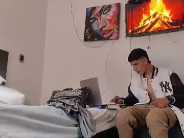 Jhongrey2 Chaturbate stream image from December 27, 2024
