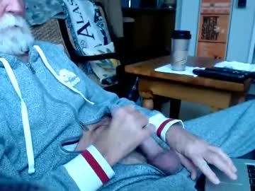 Beardbushy Chaturbate stream image from December 27, 2024