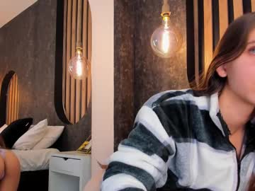 Sara__Jones_ Chaturbate stream image from December 27, 2024