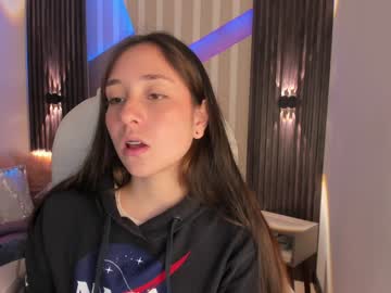 Emily_Layton Chaturbate stream image from December 27, 2024