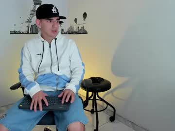 Ares_Johnsonn Chaturbate stream image from December 27, 2024