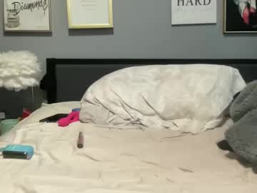 Royalblonde Chaturbate stream image from December 27, 2024