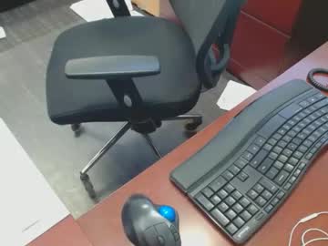 Squirrelly82 Chaturbate stream image from December 27, 2024