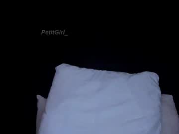 Petitgirl_ Chaturbate stream image from December 27, 2024