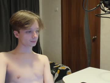 Daylilong Chaturbate stream image from December 27, 2024
