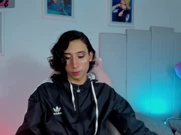 Emmalittlee Chaturbate stream image from December 27, 2024