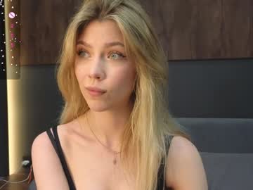 Rainauge Chaturbate stream image from December 27, 2024
