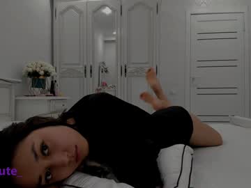 Elly_Cute_ Chaturbate stream image from December 28, 2024