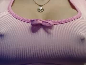 Suck_My_Tits22 Chaturbate stream image from December 28, 2024