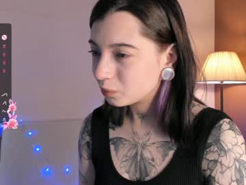 Lyndolby Chaturbate stream image from December 28, 2024