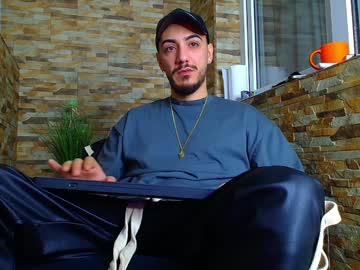 Andrewbanner Chaturbate stream image from December 28, 2024