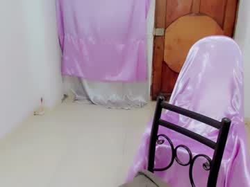 Aprilmom Chaturbate stream image from December 28, 2024