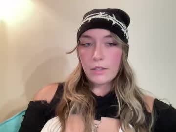 Bellasilkk Chaturbate stream image from December 28, 2024
