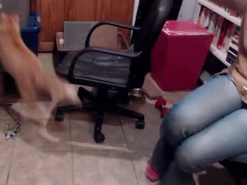 Jennyneeds Chaturbate stream image from December 28, 2024
