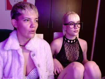 Mackenziemoon Chaturbate stream image from December 28, 2024