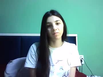 Ahotkitty18 Chaturbate stream image from December 28, 2024