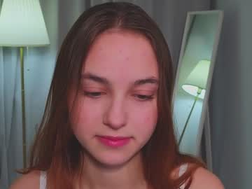Julli_A Chaturbate stream image from December 28, 2024