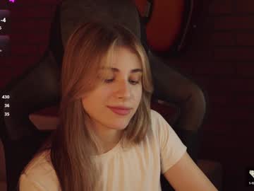 Elliecutes Chaturbate stream image from December 28, 2024